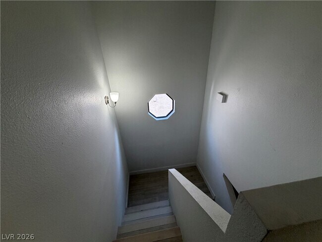 Building Photo - 3004 Ocean View Dr