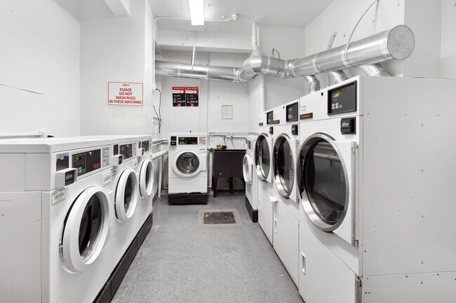 Building Photo - 102-45 62nd Rd