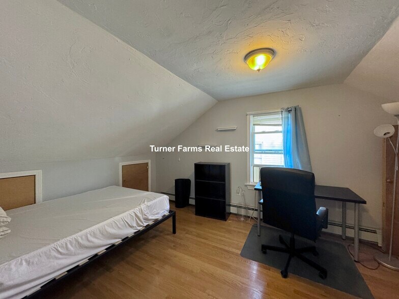 Building Photo - 40 Plymouth St