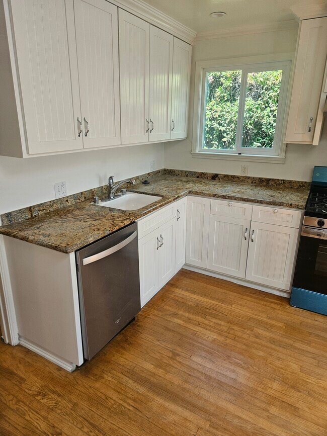 Kitchen with Granite countertop - 838 Pacific St