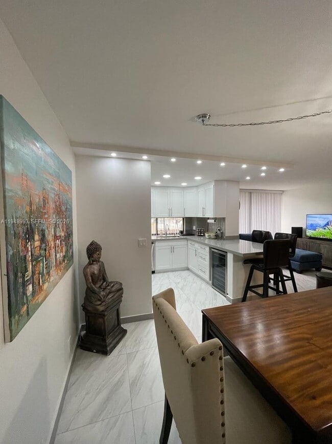 Building Photo - 16919 N Bay Rd