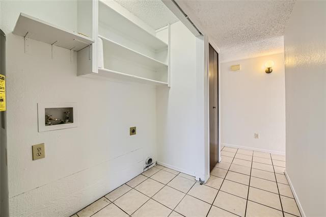 Building Photo - 2200 Sequoia Ln