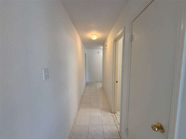 Building Photo - 15803 Mission Estates Ct