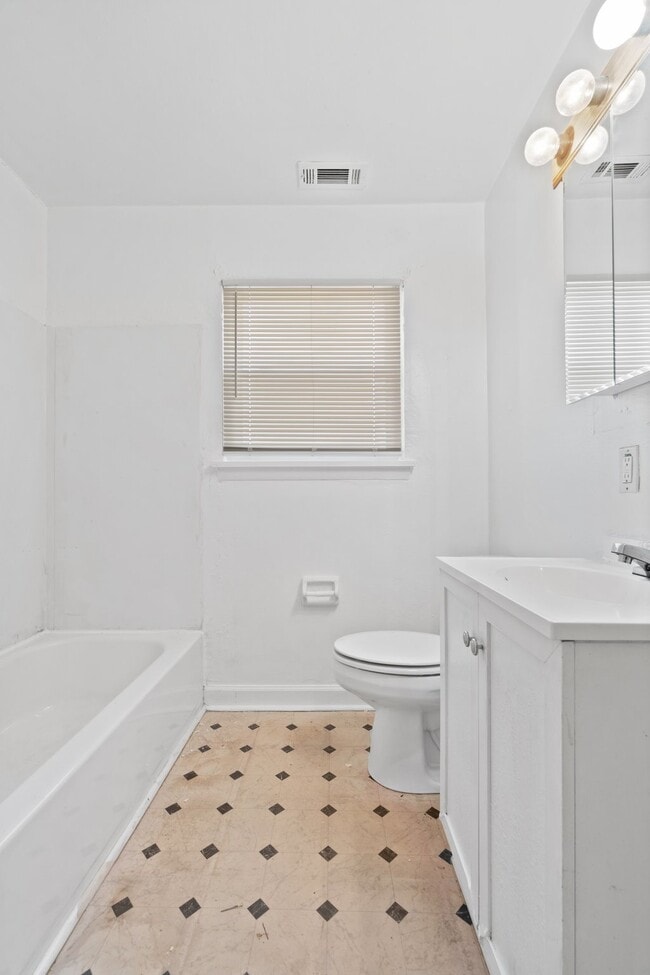 Building Photo - 3 BEDROOM BRICK TOWNHOME FOR RENT IN NORFOLK