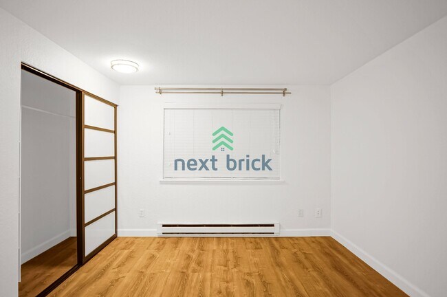 Building Photo - Charming 2 Bedroom 1 Bathroom Condo!
