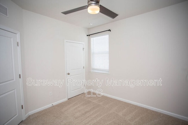 Building Photo - 13 Verona Ln
