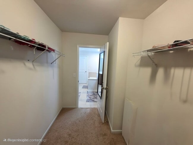 Building Photo - Huge 5 Bedroom / 4.5 Bathroom North Charlotte
