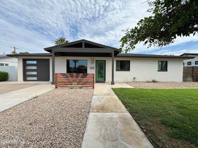 Primary Photo - 4248 E Montecito Ave