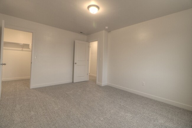 Building Photo - 3 Bedroom 2.5 Bathroom Payson Utah