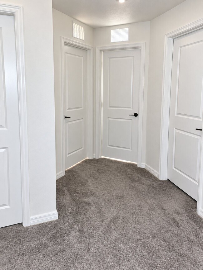 Building Photo - 6100 Acara Ln