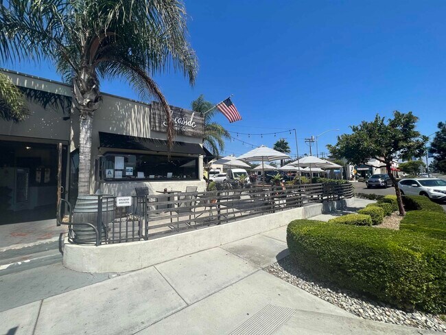 Building Photo - 5490 La Jolla Blvd