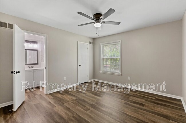 Building Photo - 5773 Redbud Cove