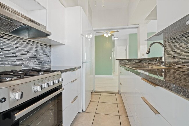 Building Photo - 7315 Byron Ave