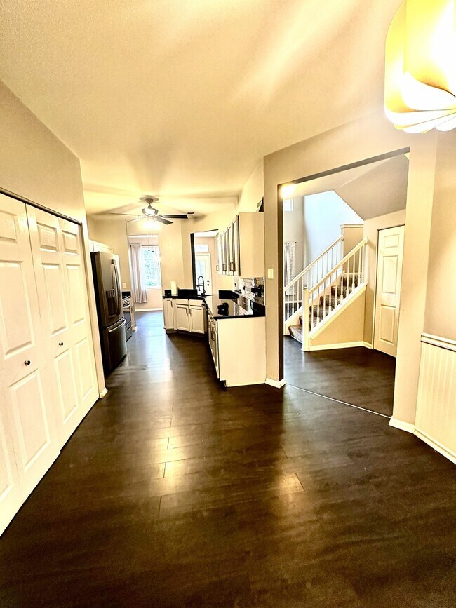 Building Photo - 3125 Anton Dr