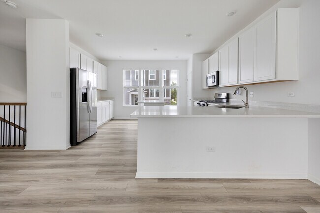 Building Photo - 553 Wolverine Dr