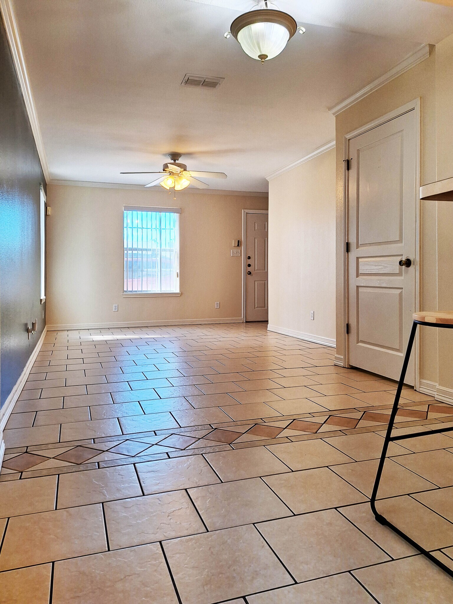 Building Photo - 1905 Maria Isabel Dr