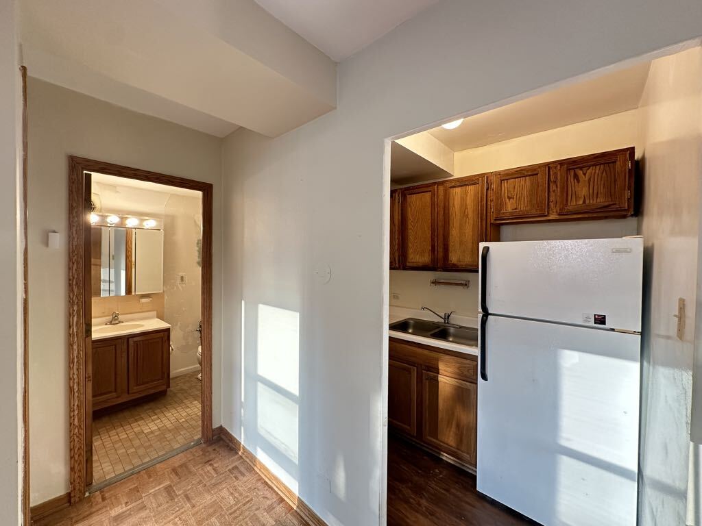Building Photo - 4180 N Marine Dr