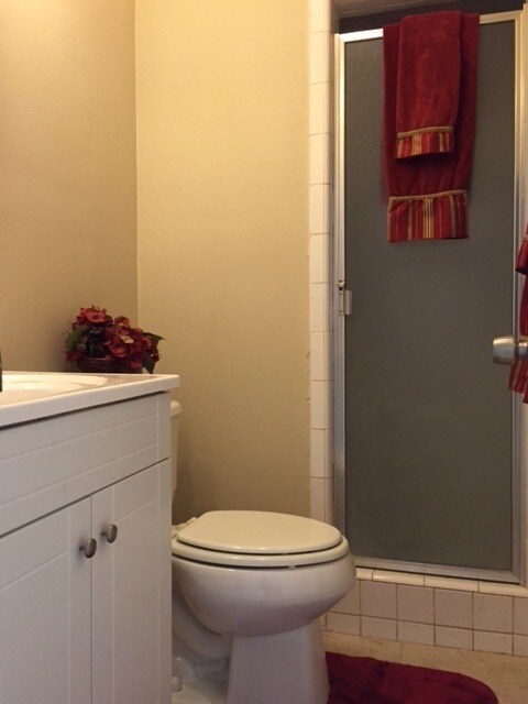 Building Photo - Huge Updated 4 Bedroom/2 Bath/2 Living Room House close to TTU - Available AUGUST