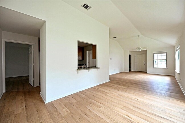 Building Photo - 108 N Mockingbird Cir