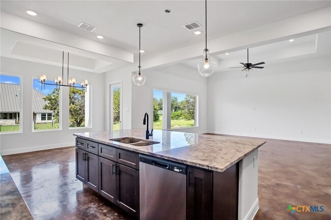 Building Photo - 102 Prairie