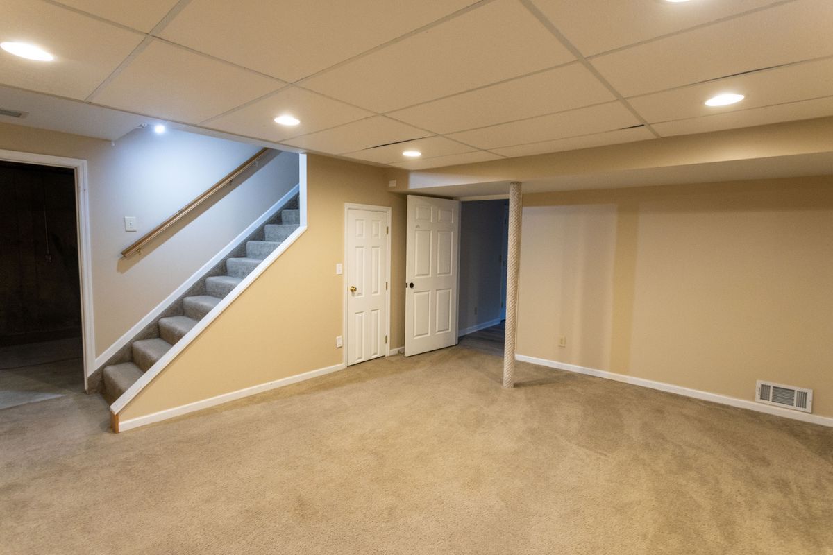 Building Photo - 7963 Thistlewood Dr