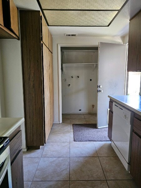 Building Photo - 43731 Nathan Dr