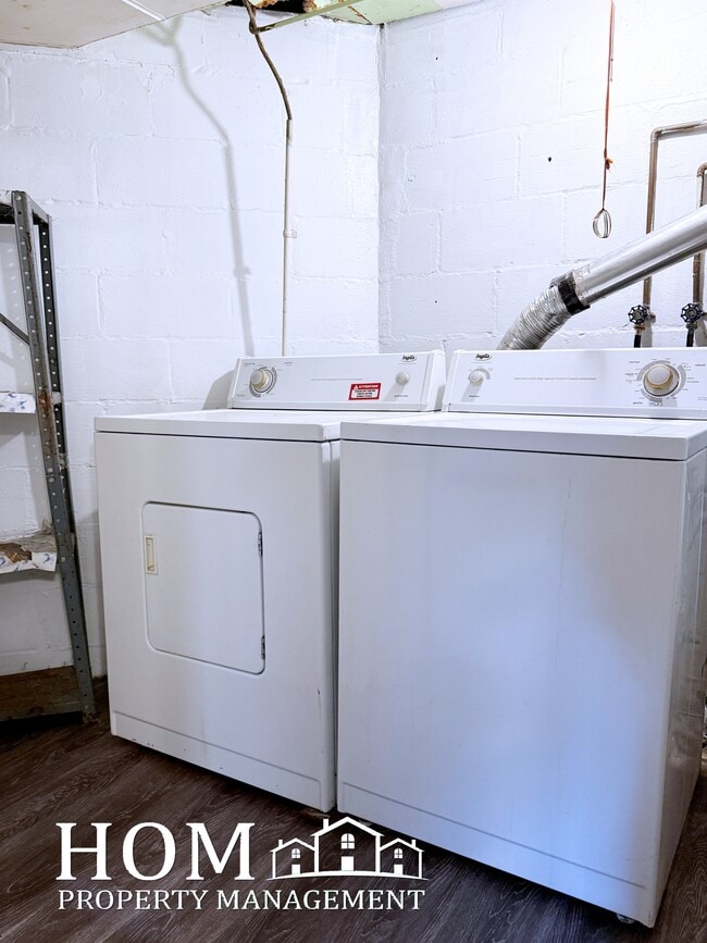 Building Photo - 802 Carney Ave