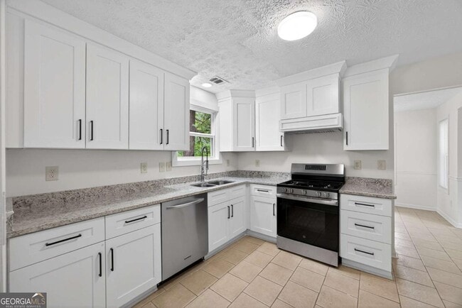 Building Photo - 6898 Babbling Brook Dr