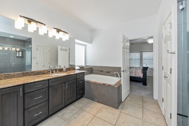 Building Photo - 15826 Jamie Lee Dr