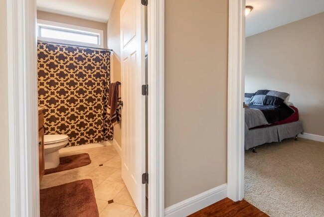 Building Photo - BEAUTIFUL HOME ON WEST SIDE!! SCREENED IN PATIO! FENCED IN YARD!