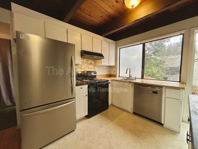 Building Photo - 4905 SW 152nd Ave