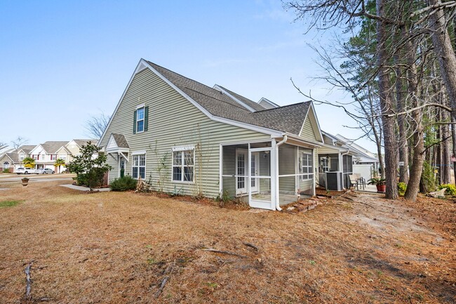 Building Photo - 571 Riverward Dr