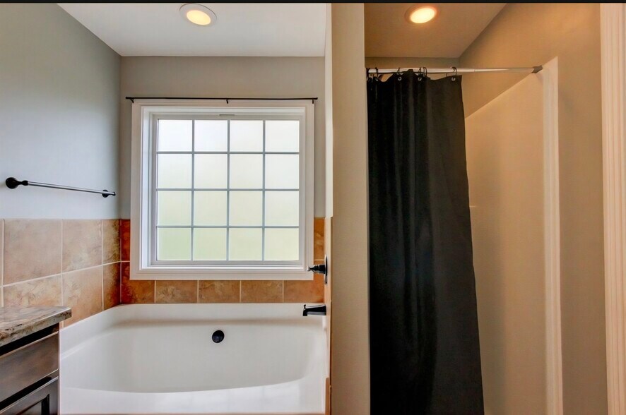 Building Photo - 1321 Allmon Dr