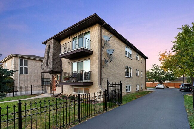 Building Photo - 1941 N 19th Ave