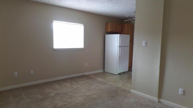 Building Photo - 164 Lakeshore Drive