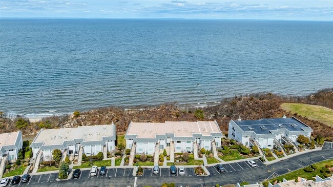 Building Photo - 801 Bluffs Dr N