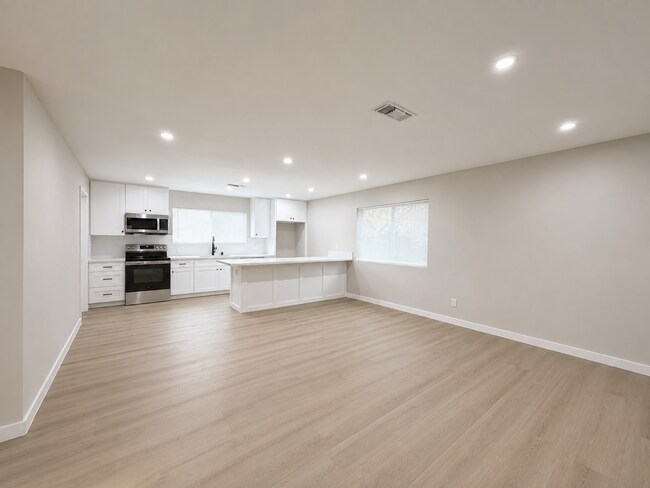 Building Photo - 11705 Woodley Ave