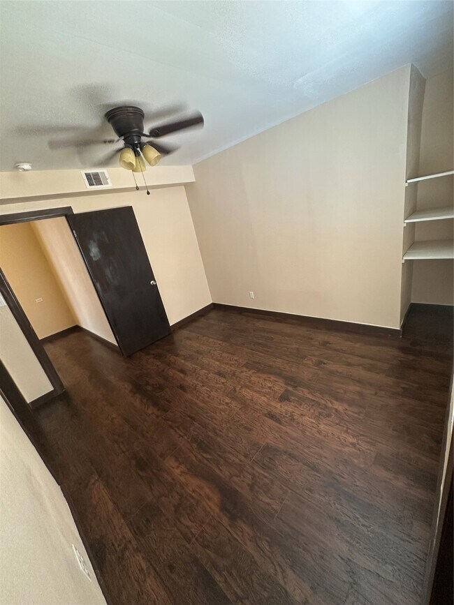 Building Photo - 10715 Hillman Dr