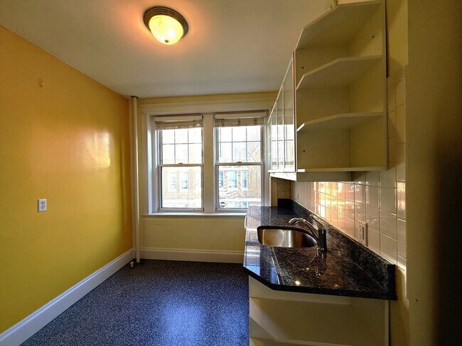 Building Photo - 333 Harvard St