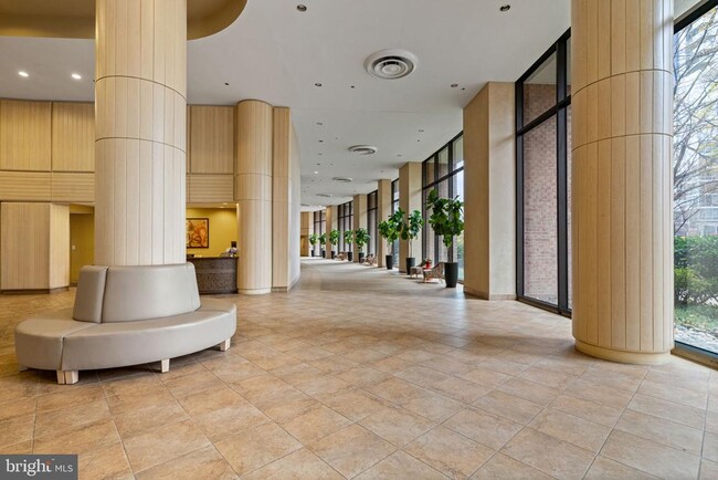 Building Photo - 1805 Crystal Dr