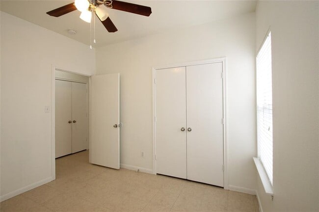Building Photo - 2817 Southampton Way