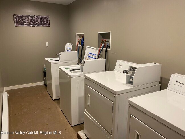 Building Photo - 502 Warren St