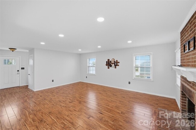 Building Photo - 805 Farm Tree Ln