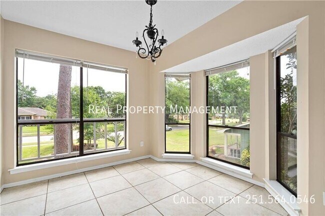 Building Photo - 2004 Pine Needle Dr E