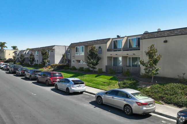 6333-6555 Mount Ada Rd - Parkwood Apartments