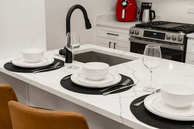 Building Photo - 1941 W Augusta Blvd