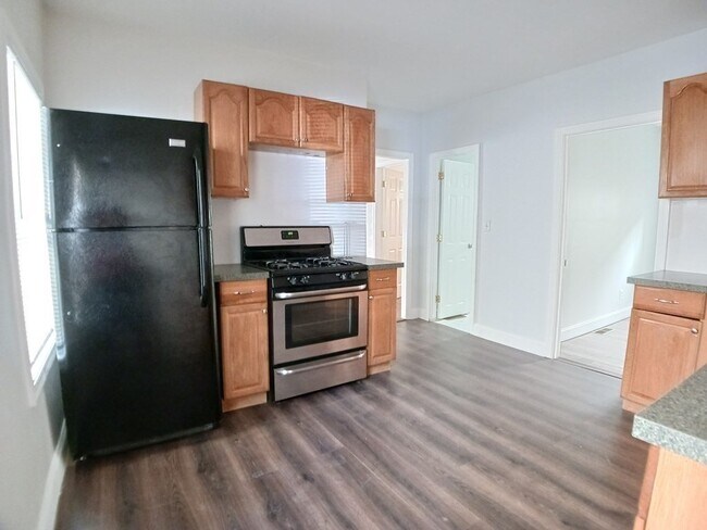 Building Photo - 17 Clare St