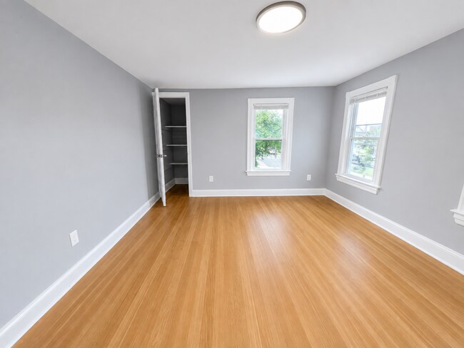 Building Photo - 406 Comstock St
