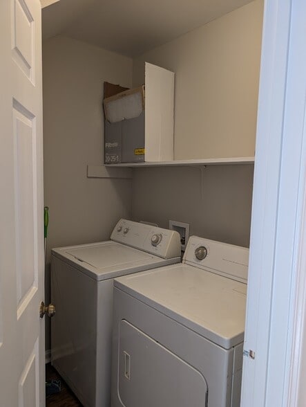 Building Photo - 119 Karen Ct