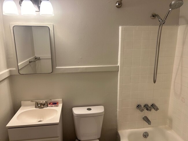 Building Photo - 1810 Atascadero Dr